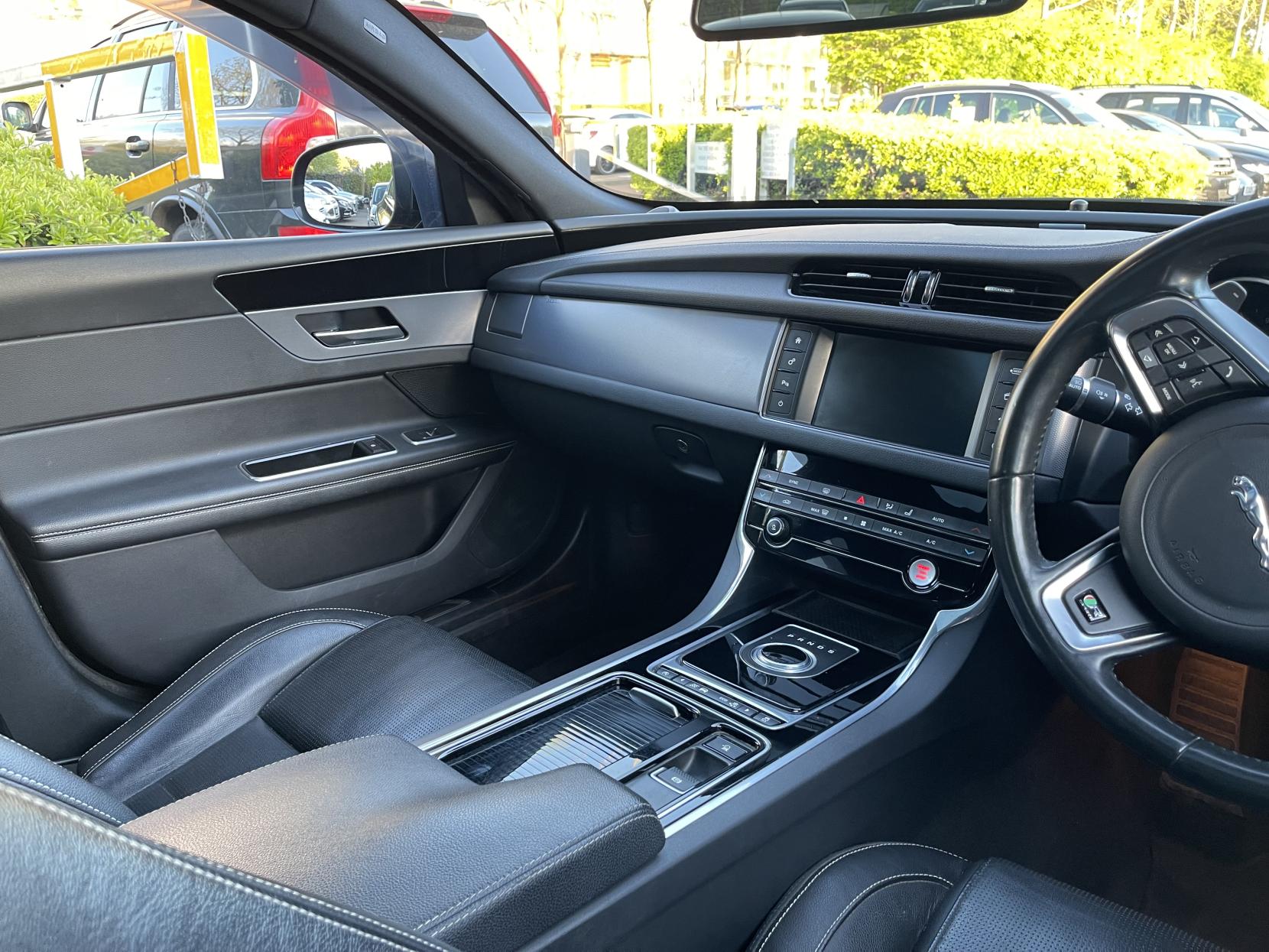 Jaguar XF 2.0d R-Sport Saloon 4dr Diesel Auto Euro 6 (s/s) (180 ps)