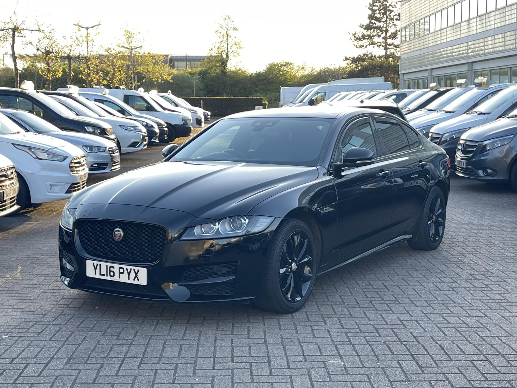 Jaguar XF 2.0d R-Sport Saloon 4dr Diesel Auto Euro 6 (s/s) (180 ps)