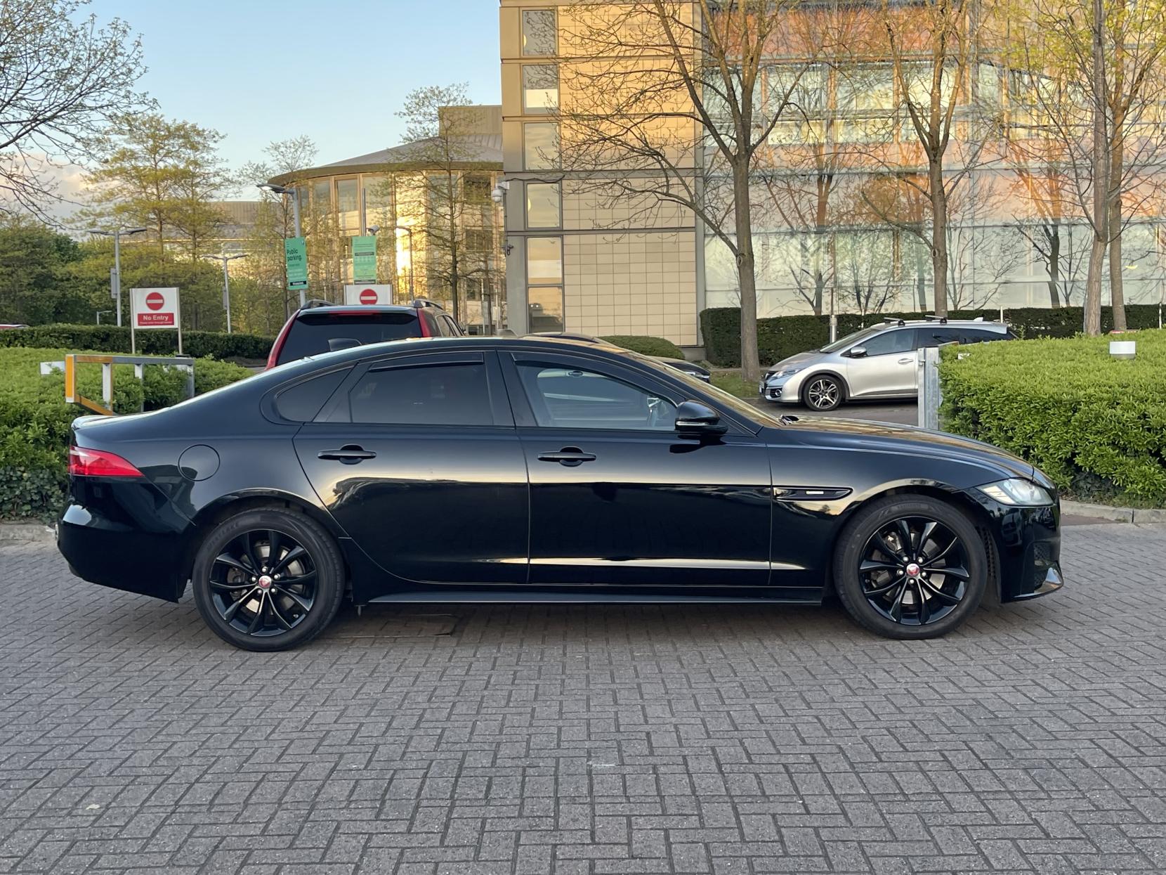 Jaguar XF 2.0d R-Sport Saloon 4dr Diesel Auto Euro 6 (s/s) (180 ps)