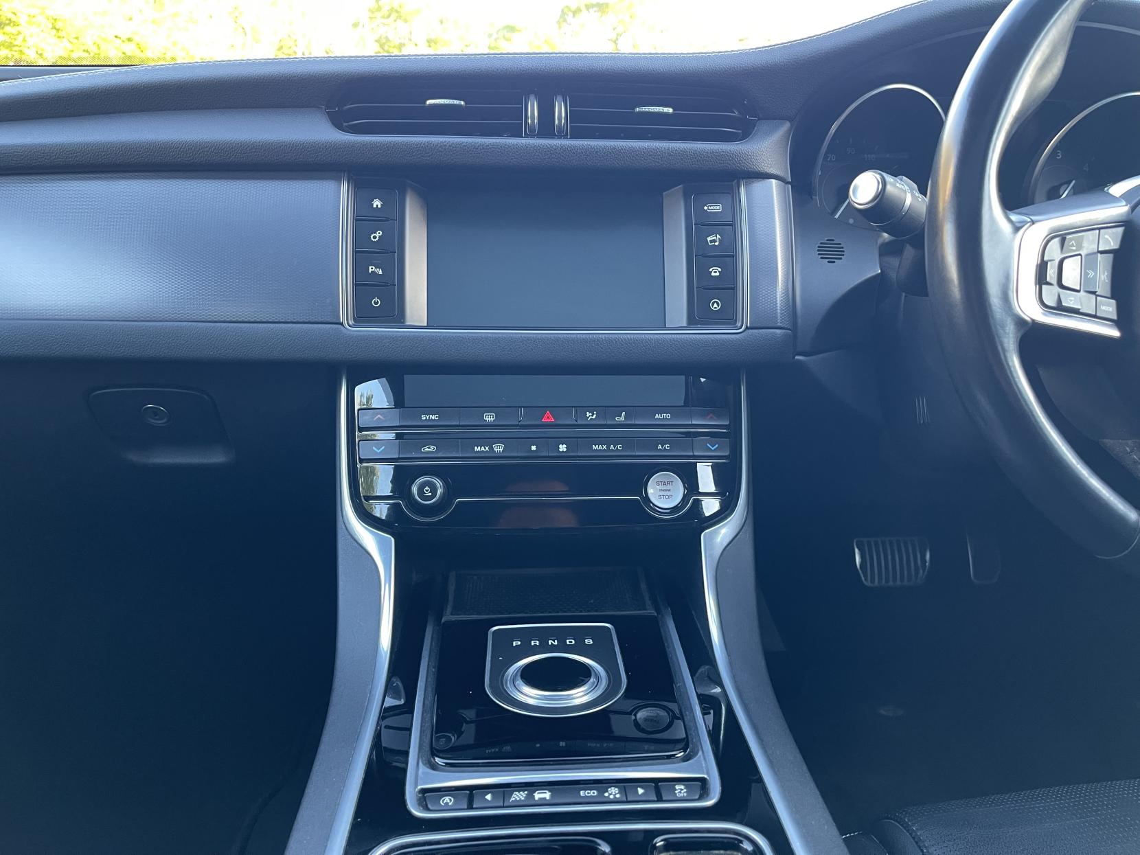 Jaguar XF 2.0d R-Sport Saloon 4dr Diesel Auto Euro 6 (s/s) (180 ps)