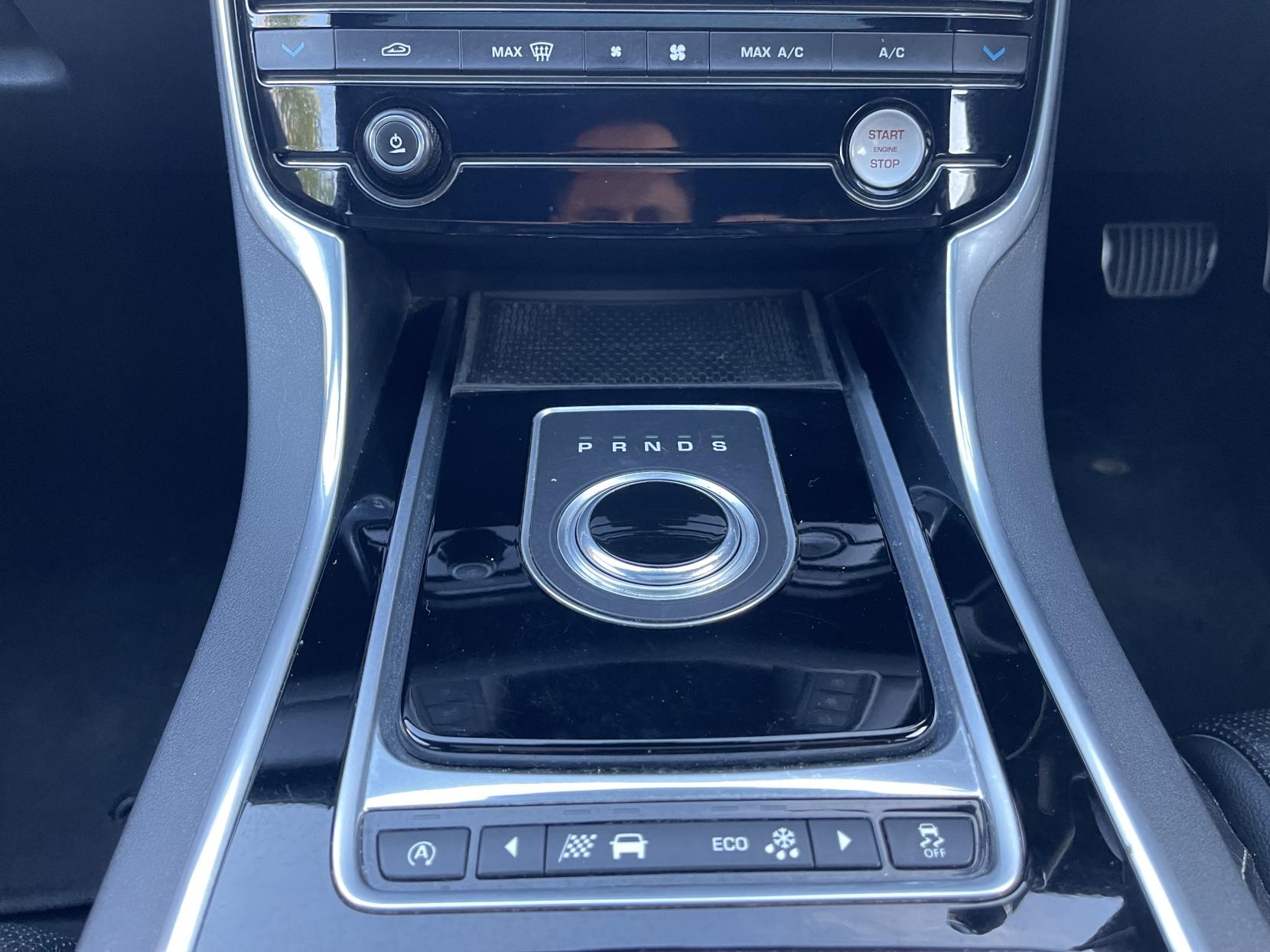 Jaguar XF 2.0d R-Sport Saloon 4dr Diesel Auto Euro 6 (s/s) (180 ps)