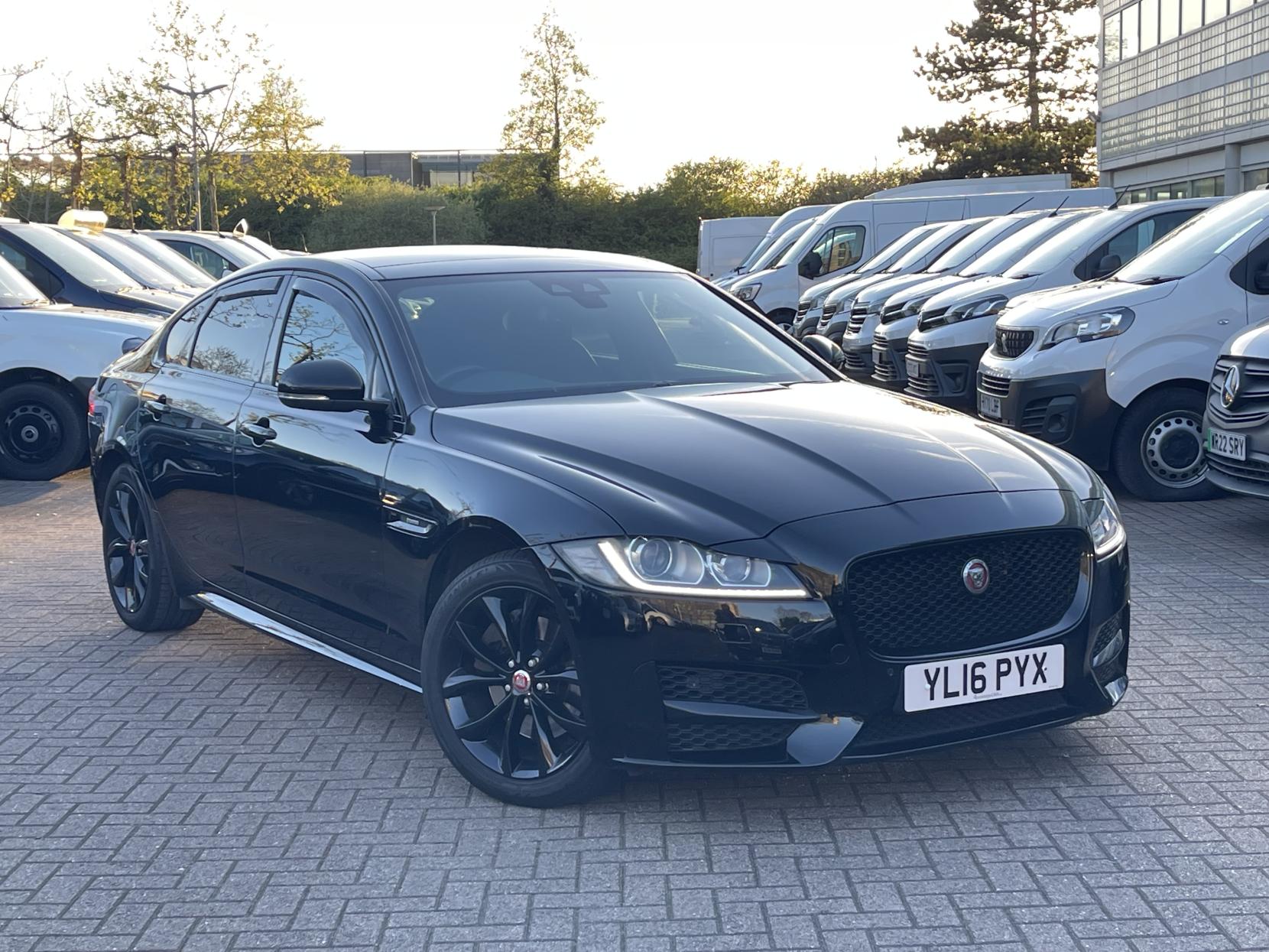 Jaguar XF 2.0d R-Sport Saloon 4dr Diesel Auto Euro 6 (s/s) (180 ps)