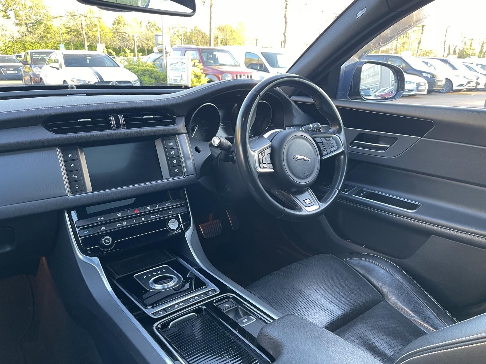 Jaguar XF 2.0d R-Sport Saloon 4dr Diesel Auto Euro 6 (s/s) (180 ps)