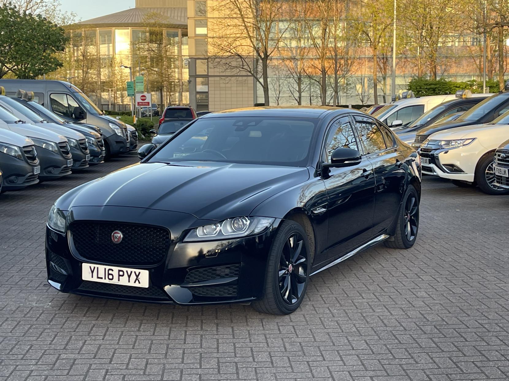 Jaguar XF 2.0d R-Sport Saloon 4dr Diesel Auto Euro 6 (s/s) (180 ps)