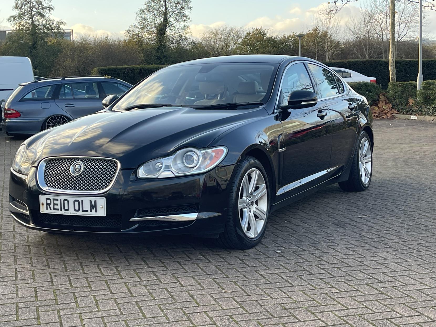 Jaguar XF 3.0d V6 Luxury Saloon 4dr Diesel Auto Euro 5 (240 ps)