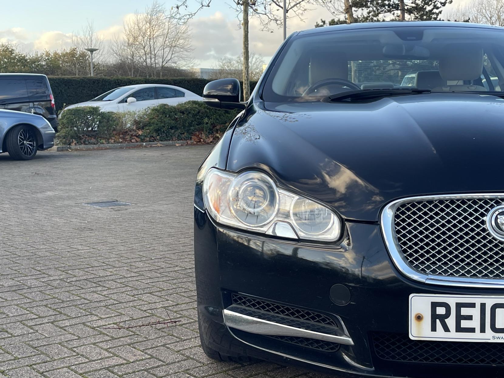 Jaguar XF 3.0d V6 Luxury Saloon 4dr Diesel Auto Euro 5 (240 ps)