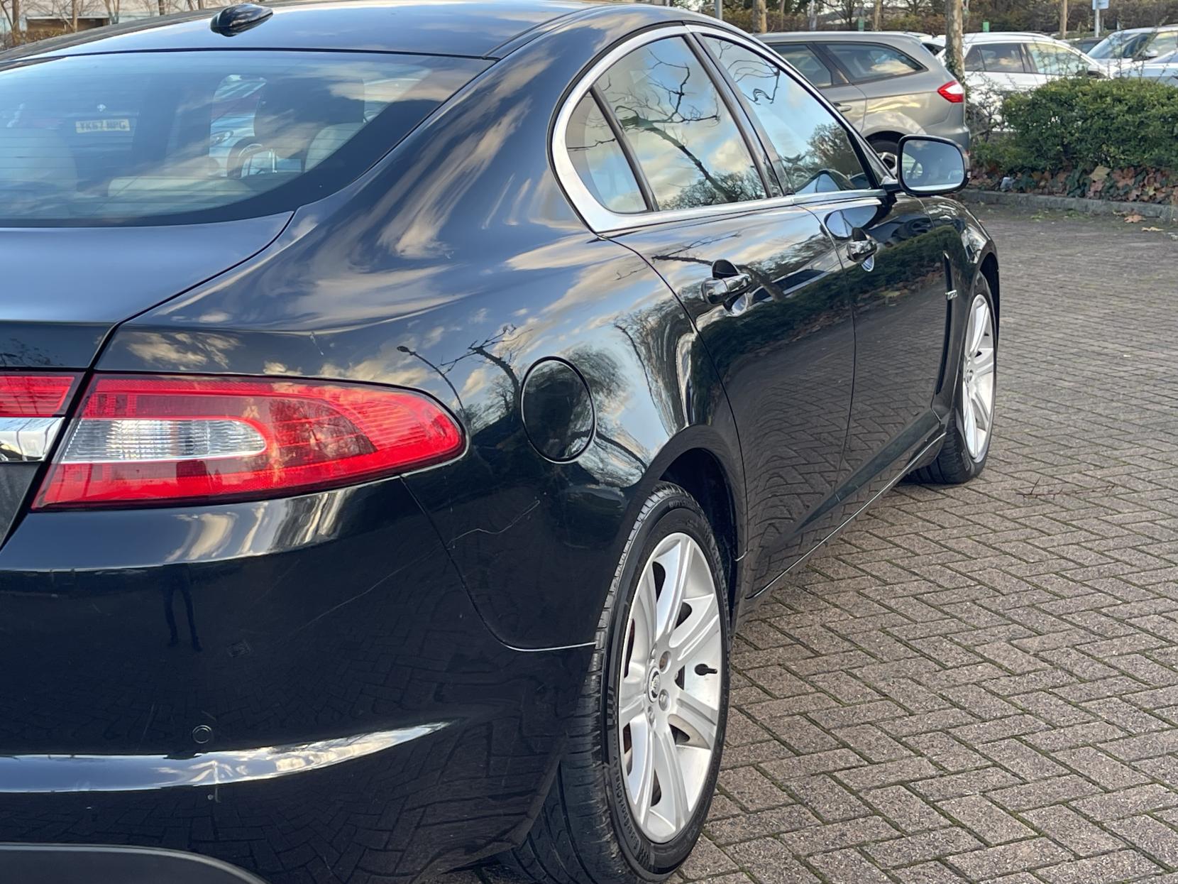 Jaguar XF 3.0d V6 Luxury Saloon 4dr Diesel Auto Euro 5 (240 ps)