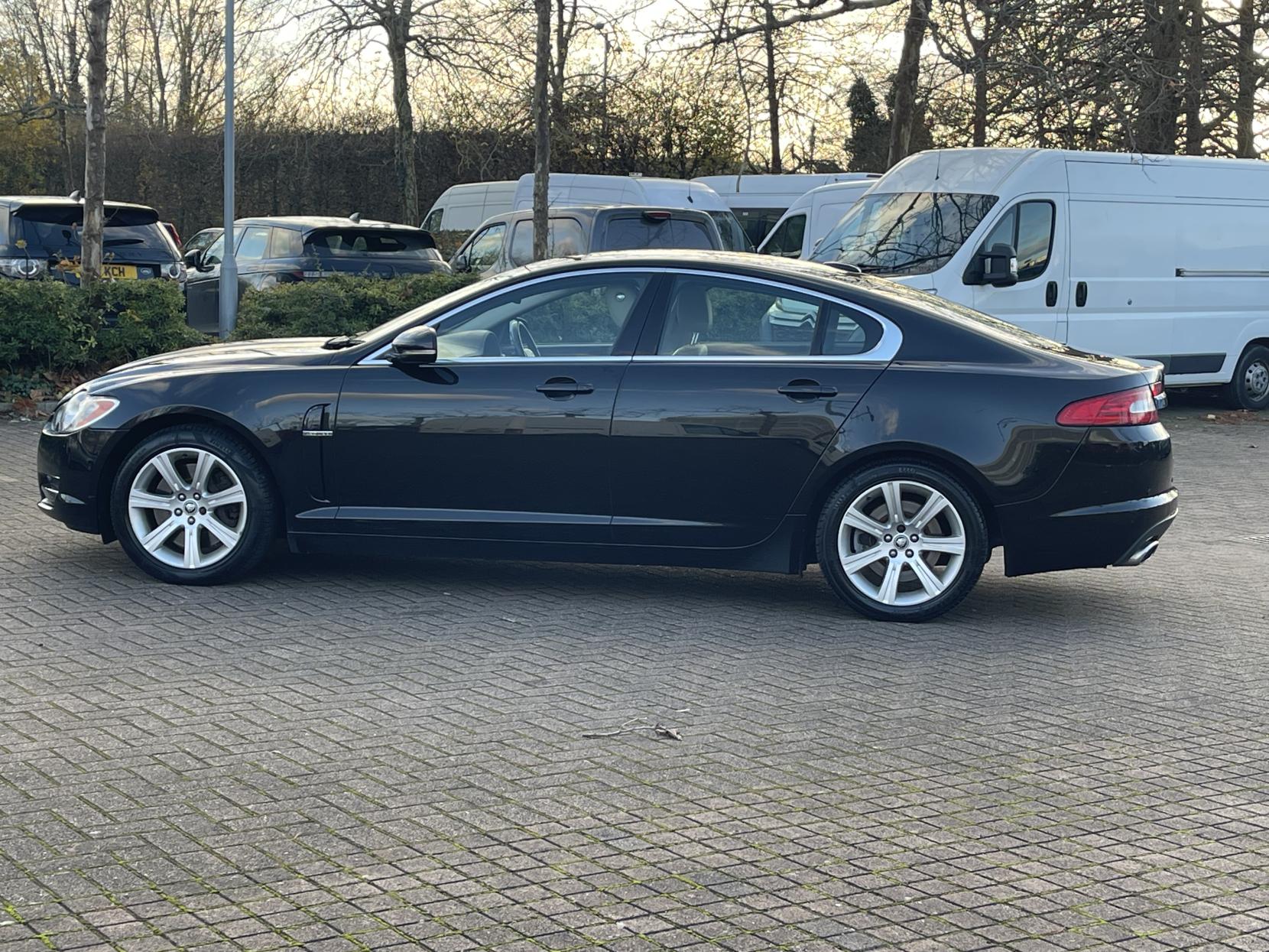 Jaguar XF 3.0d V6 Luxury Saloon 4dr Diesel Auto Euro 5 (240 ps)