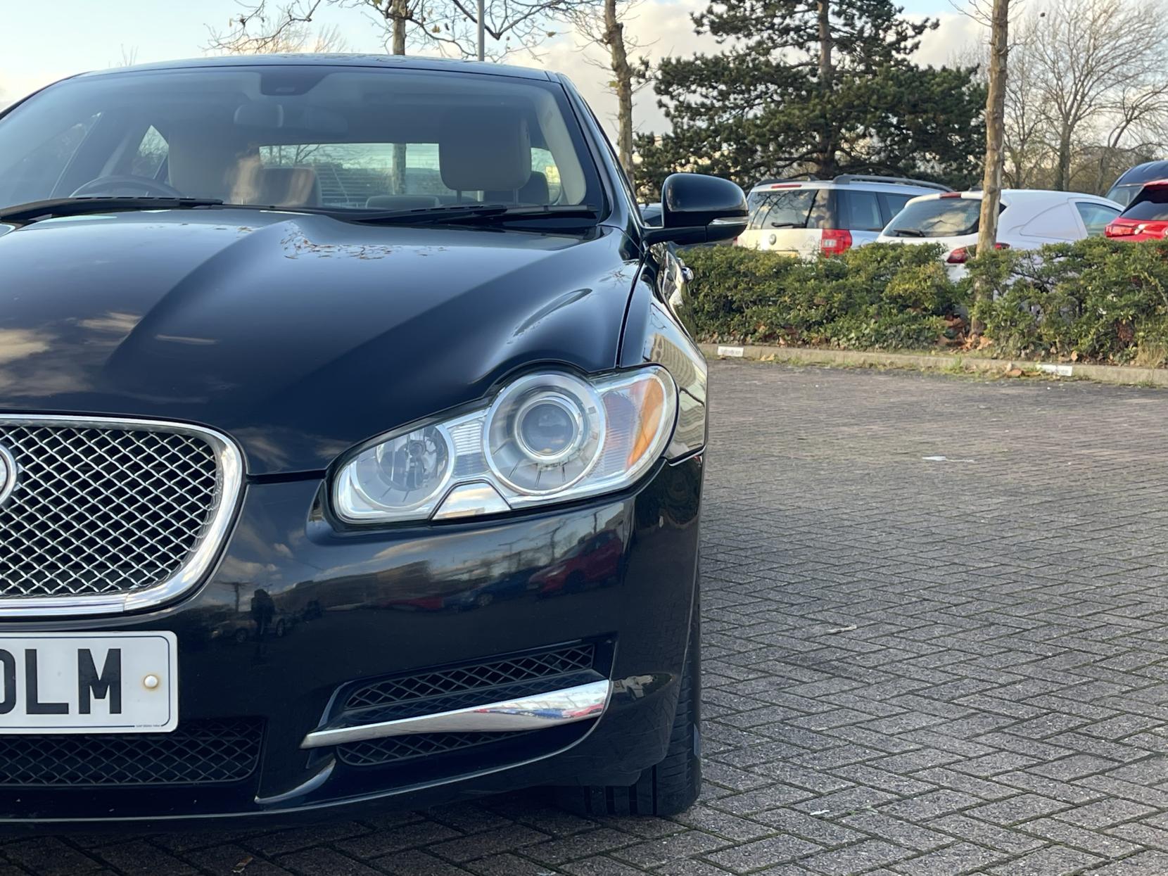 Jaguar XF 3.0d V6 Luxury Saloon 4dr Diesel Auto Euro 5 (240 ps)