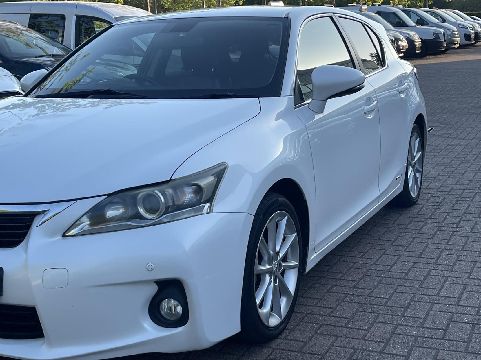 Lexus CT 1.8 200h SE-L Hatchback 5dr Petrol Hybrid CVT Euro 5 (s/s) (136 ps)