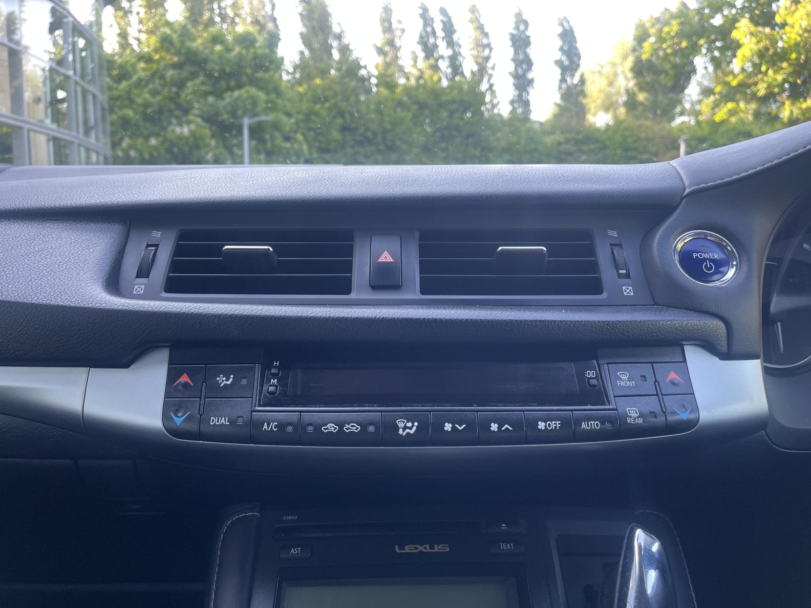 Lexus CT 1.8 200h SE-L Hatchback 5dr Petrol Hybrid CVT Euro 5 (s/s) (136 ps)
