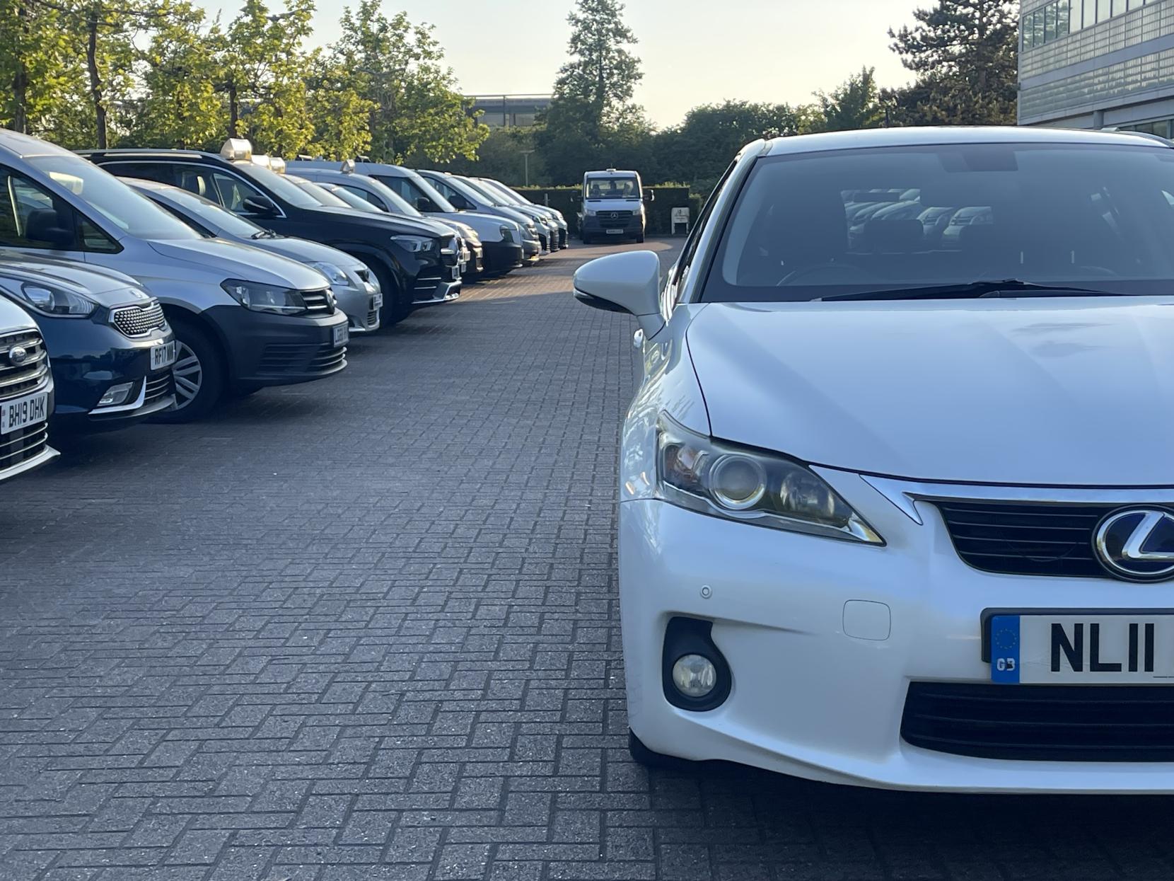Lexus CT 1.8 200h SE-L Hatchback 5dr Petrol Hybrid CVT Euro 5 (s/s) (136 ps)