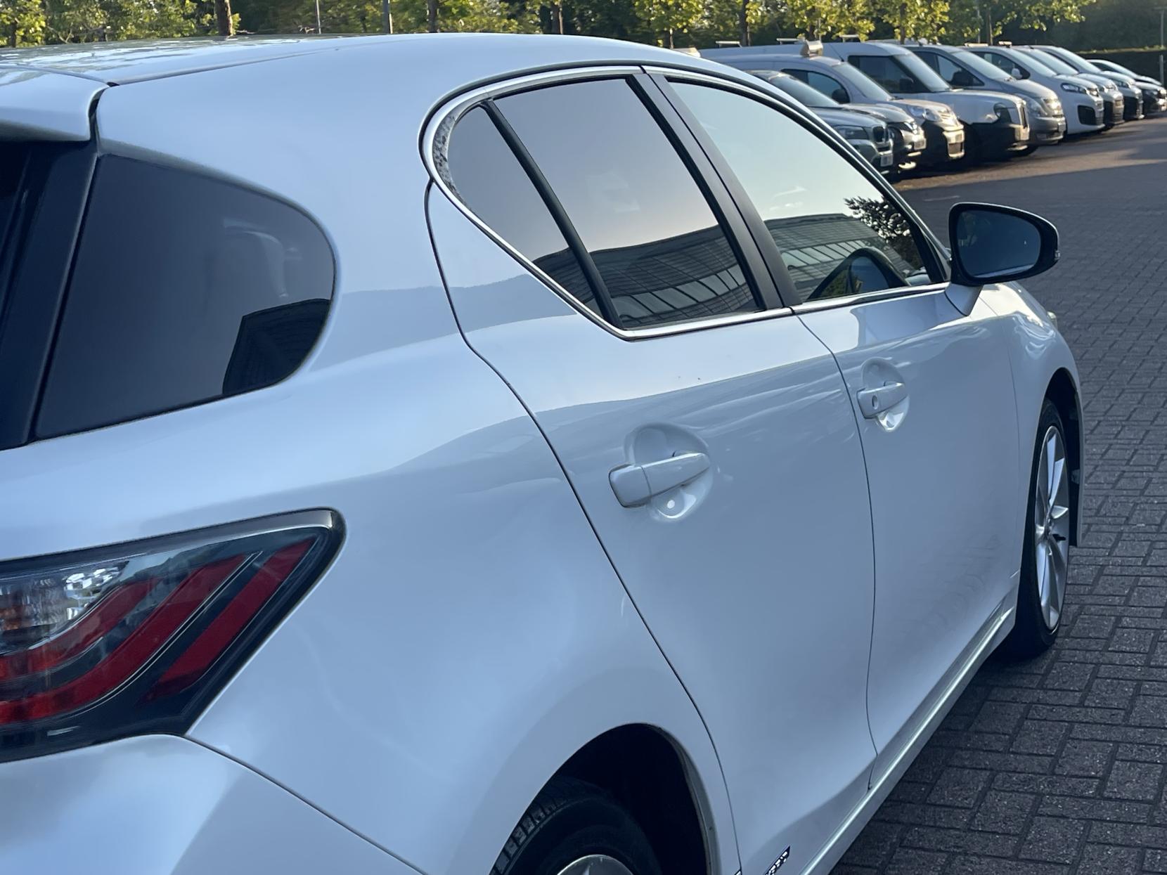Lexus CT 1.8 200h SE-L Hatchback 5dr Petrol Hybrid CVT Euro 5 (s/s) (136 ps)