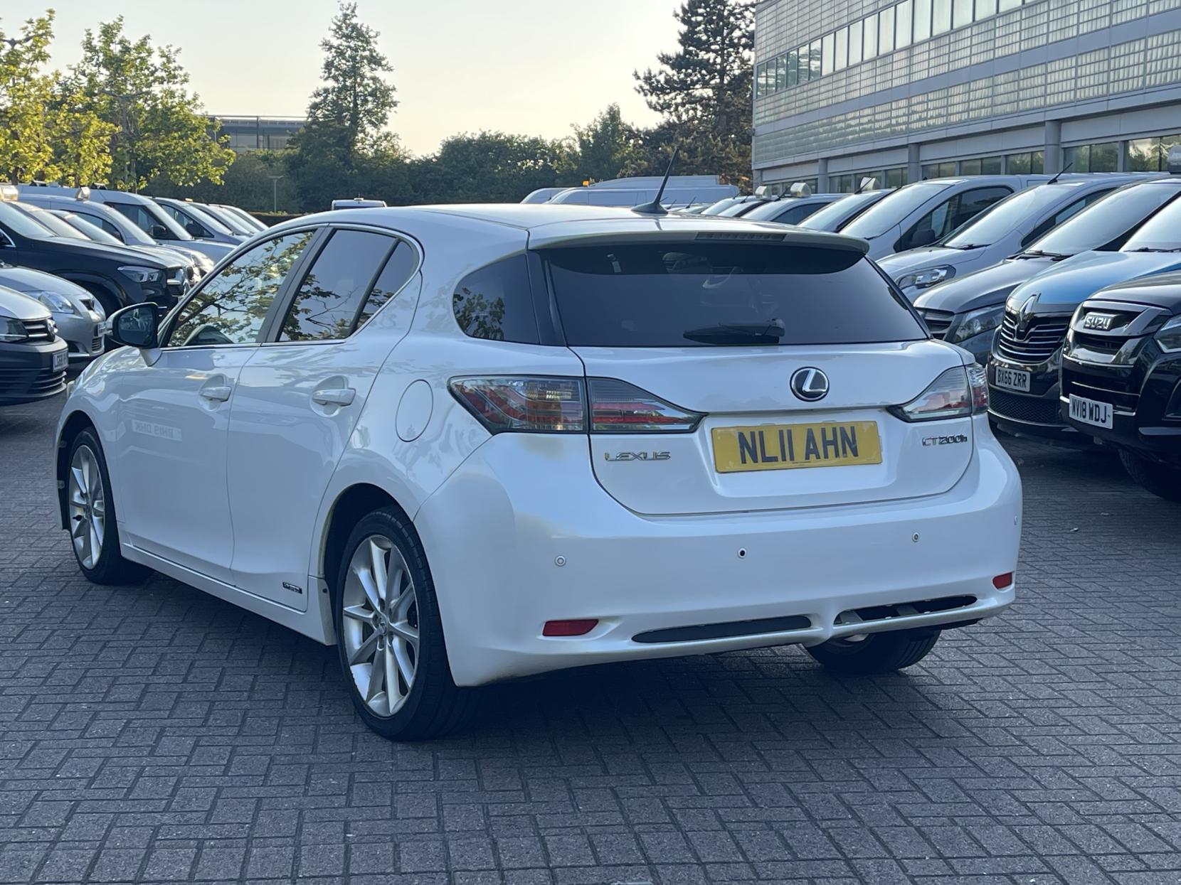 Lexus CT 1.8 200h SE-L Hatchback 5dr Petrol Hybrid CVT Euro 5 (s/s) (136 ps)