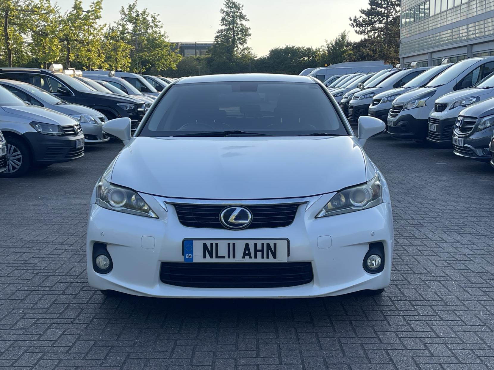 Lexus CT 1.8 200h SE-L Hatchback 5dr Petrol Hybrid CVT Euro 5 (s/s) (136 ps)