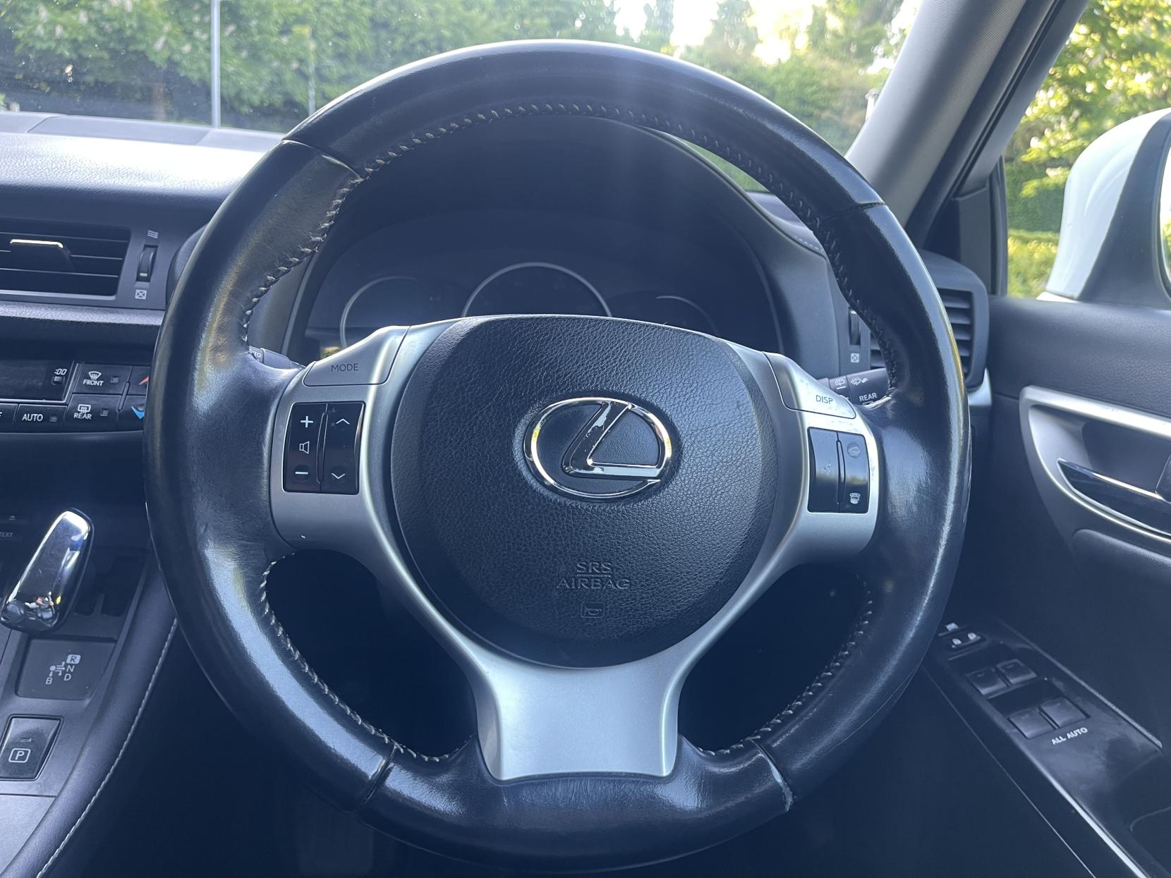 Lexus CT 1.8 200h SE-L Hatchback 5dr Petrol Hybrid CVT Euro 5 (s/s) (136 ps)