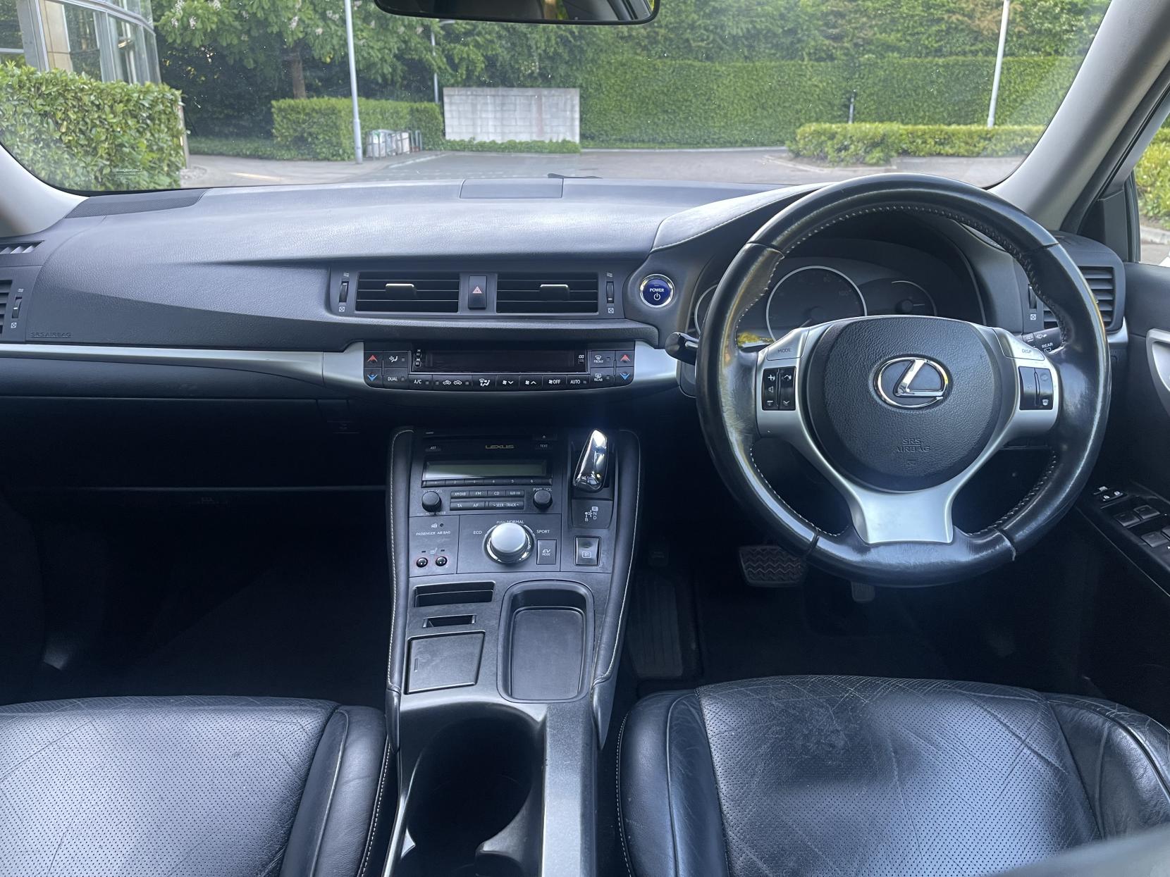 Lexus CT 1.8 200h SE-L Hatchback 5dr Petrol Hybrid CVT Euro 5 (s/s) (136 ps)