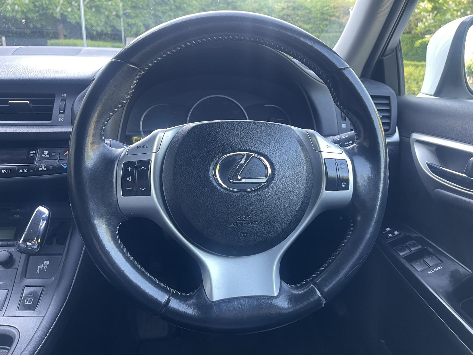 Lexus CT 1.8 200h SE-L Hatchback 5dr Petrol Hybrid CVT Euro 5 (s/s) (136 ps)