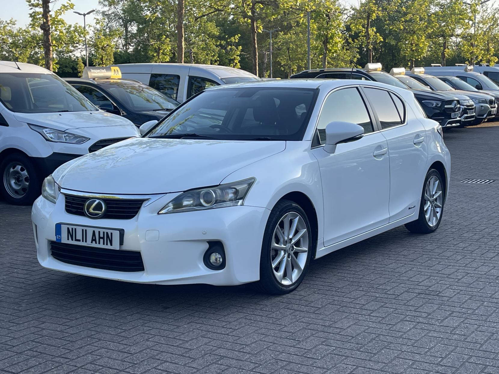 Lexus CT 1.8 200h SE-L Hatchback 5dr Petrol Hybrid CVT Euro 5 (s/s) (136 ps)