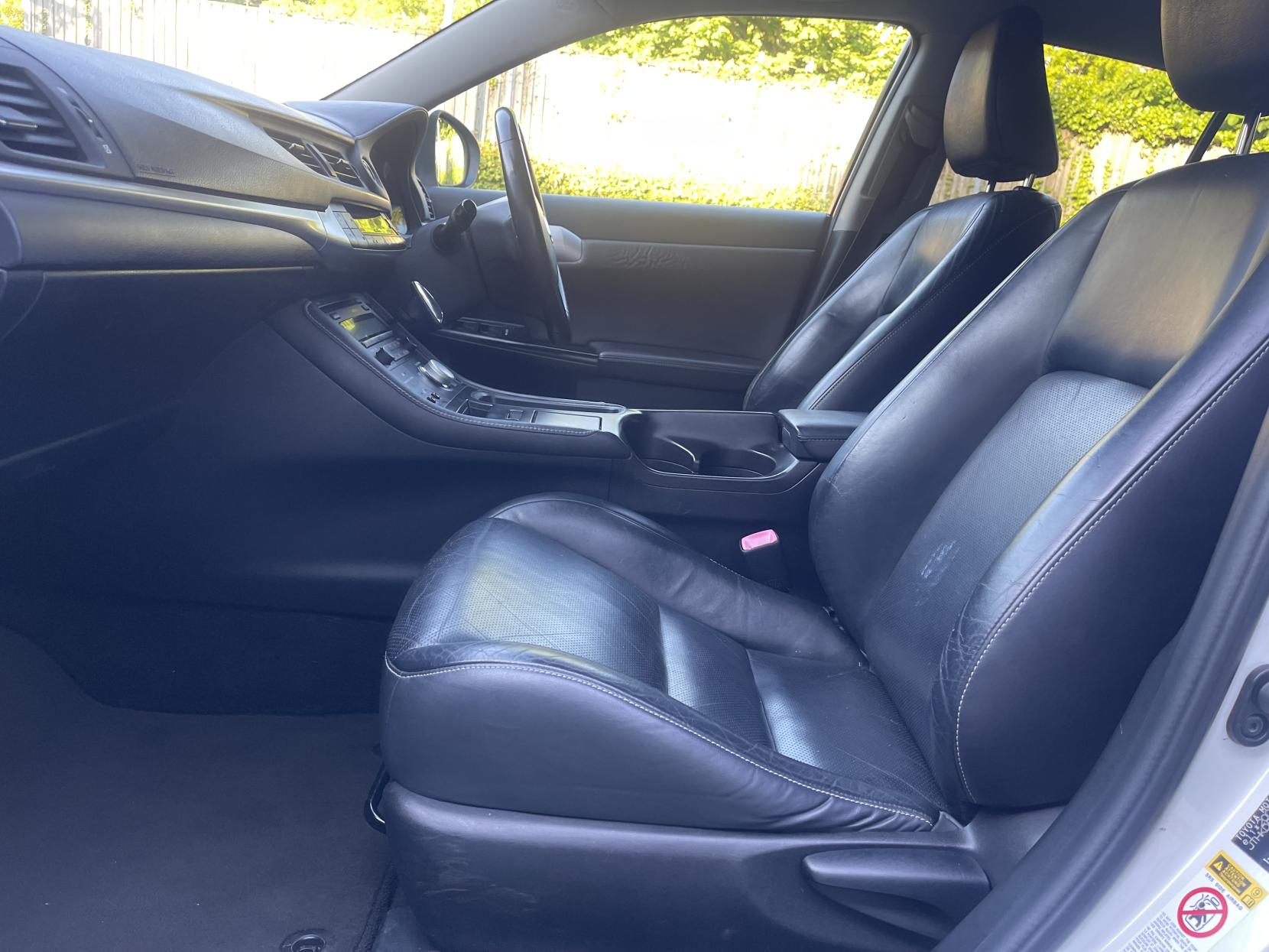 Lexus CT 1.8 200h SE-L Hatchback 5dr Petrol Hybrid CVT Euro 5 (s/s) (136 ps)