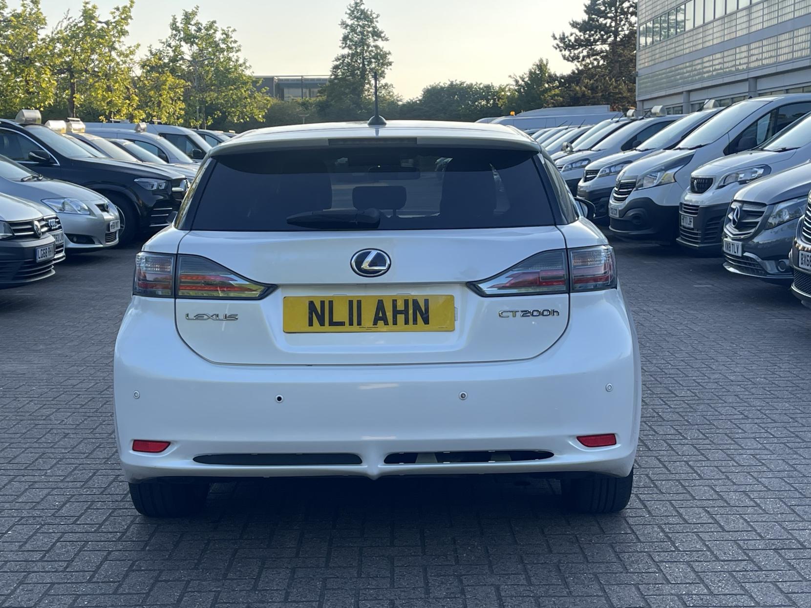 Lexus CT 1.8 200h SE-L Hatchback 5dr Petrol Hybrid CVT Euro 5 (s/s) (136 ps)