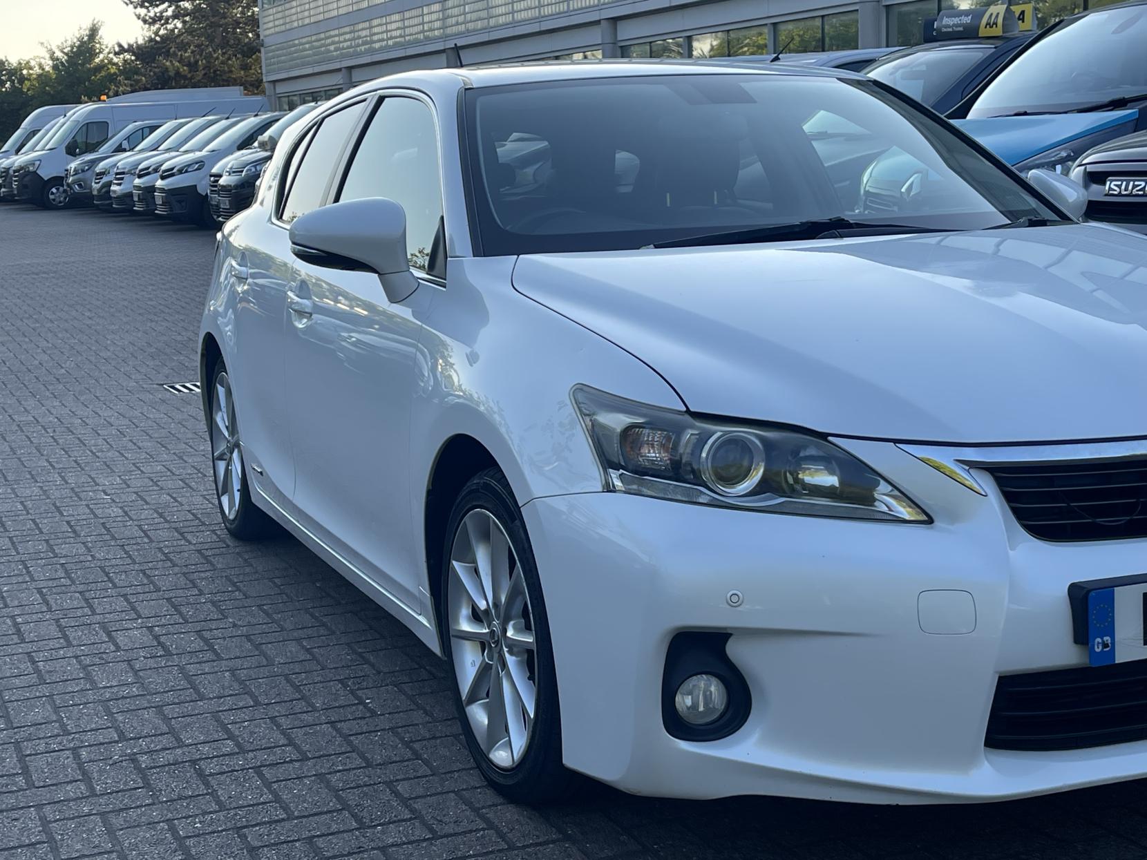 Lexus CT 1.8 200h SE-L Hatchback 5dr Petrol Hybrid CVT Euro 5 (s/s) (136 ps)