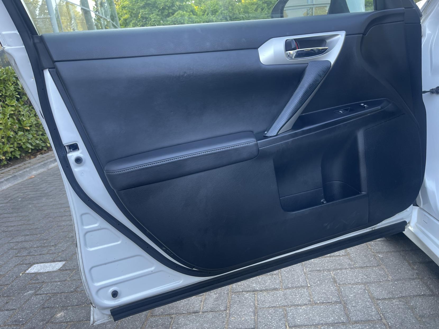 Lexus CT 1.8 200h SE-L Hatchback 5dr Petrol Hybrid CVT Euro 5 (s/s) (136 ps)