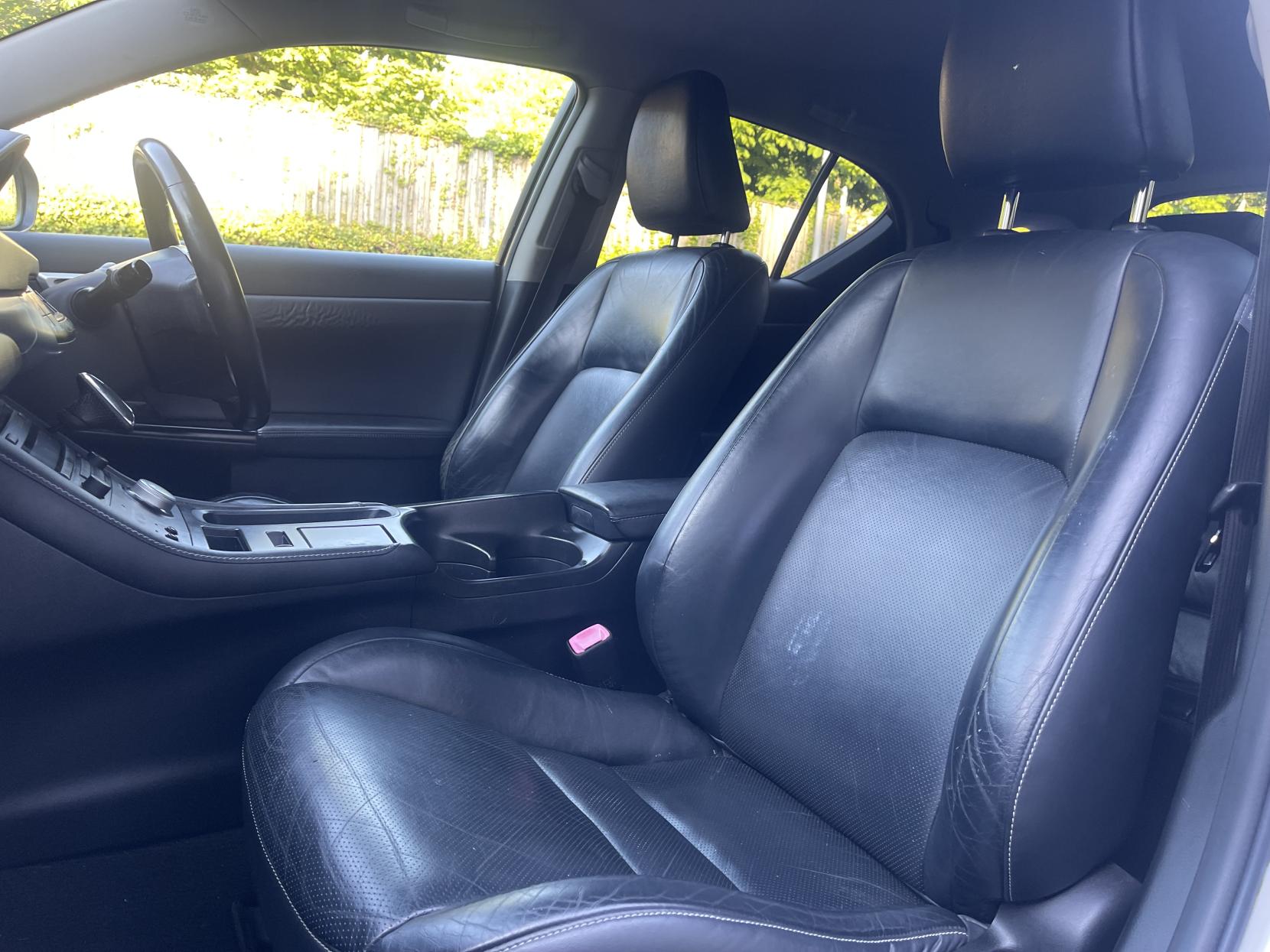 Lexus CT 1.8 200h SE-L Hatchback 5dr Petrol Hybrid CVT Euro 5 (s/s) (136 ps)