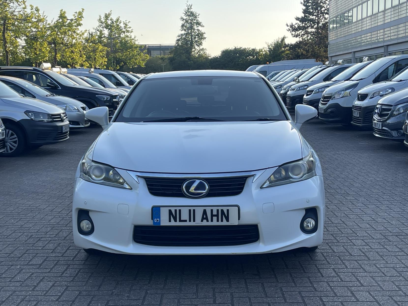 Lexus CT 1.8 200h SE-L Hatchback 5dr Petrol Hybrid CVT Euro 5 (s/s) (136 ps)