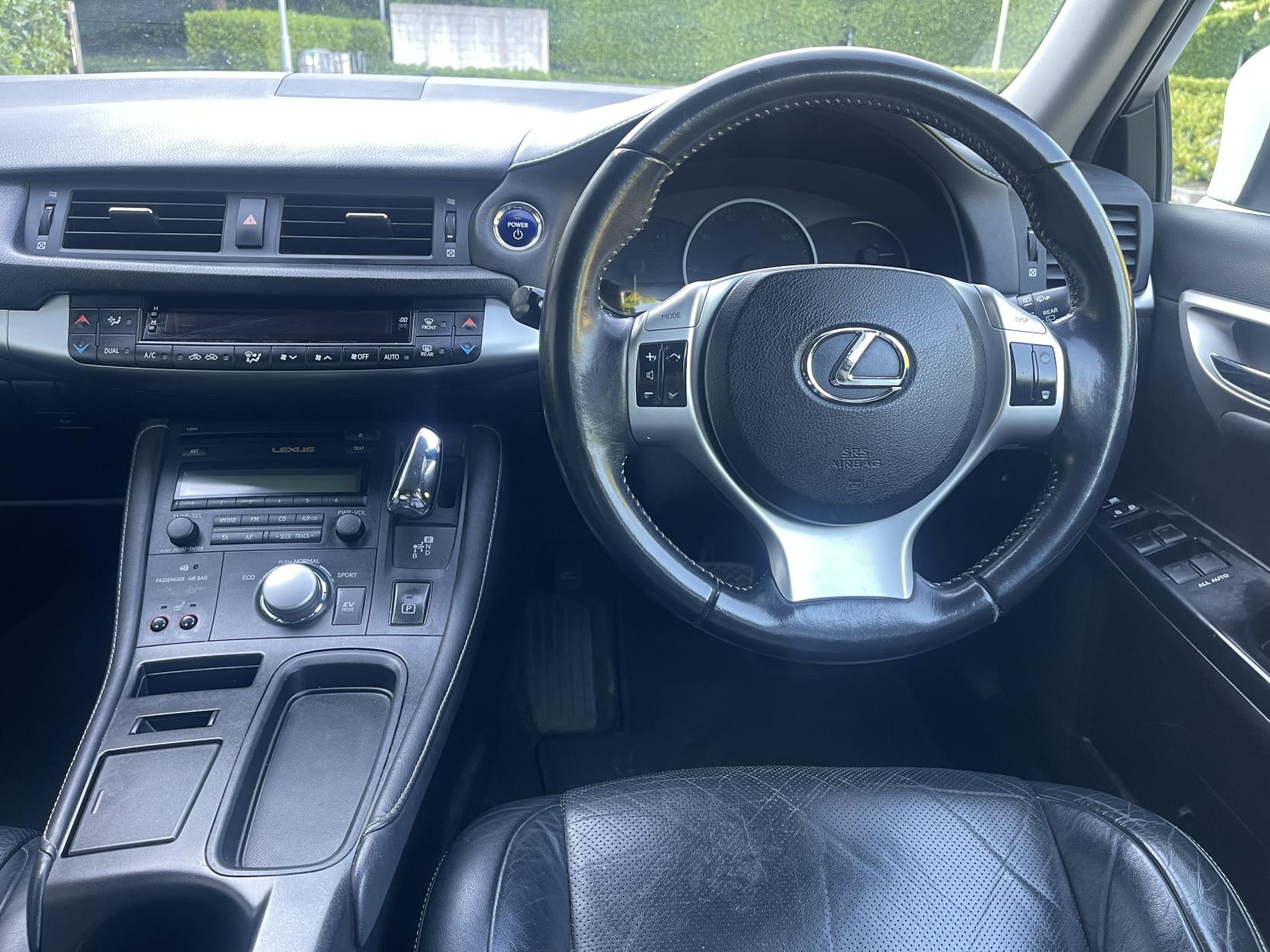 Lexus CT 1.8 200h SE-L Hatchback 5dr Petrol Hybrid CVT Euro 5 (s/s) (136 ps)