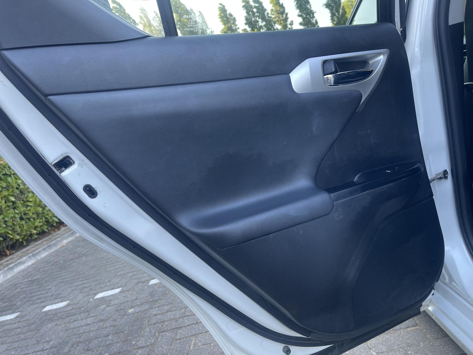 Lexus CT 1.8 200h SE-L Hatchback 5dr Petrol Hybrid CVT Euro 5 (s/s) (136 ps)