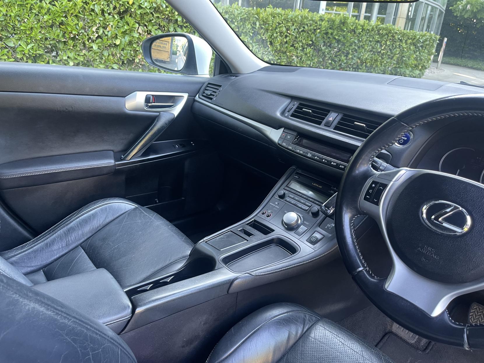 Lexus CT 1.8 200h SE-L Hatchback 5dr Petrol Hybrid CVT Euro 5 (s/s) (136 ps)