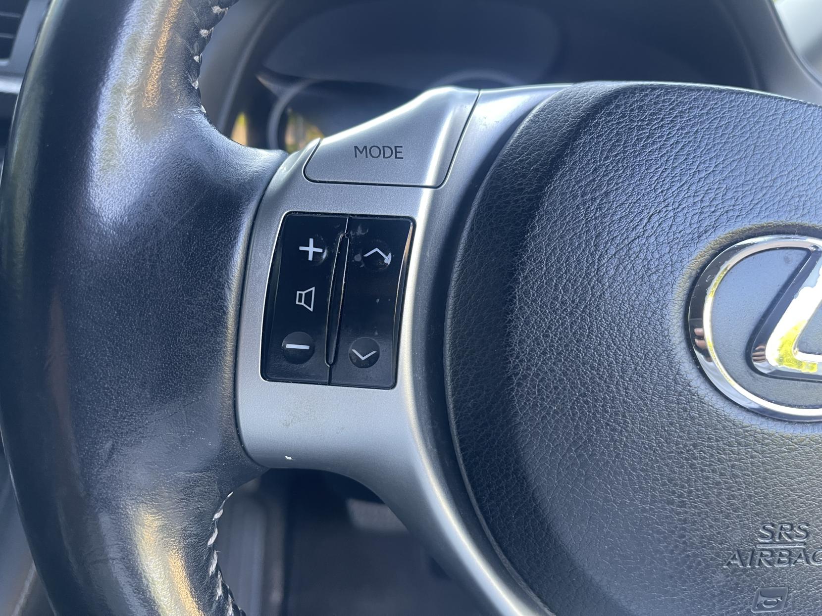 Lexus CT 1.8 200h SE-L Hatchback 5dr Petrol Hybrid CVT Euro 5 (s/s) (136 ps)
