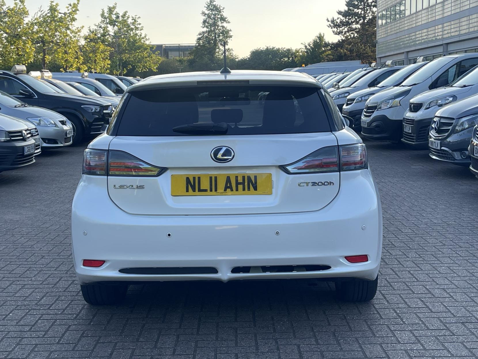 Lexus CT 1.8 200h SE-L Hatchback 5dr Petrol Hybrid CVT Euro 5 (s/s) (136 ps)