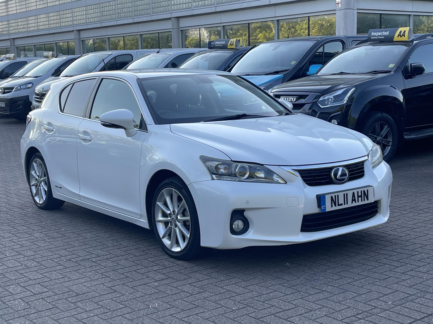 Lexus CT 1.8 200h SE-L Hatchback 5dr Petrol Hybrid CVT Euro 5 (s/s) (136 ps)