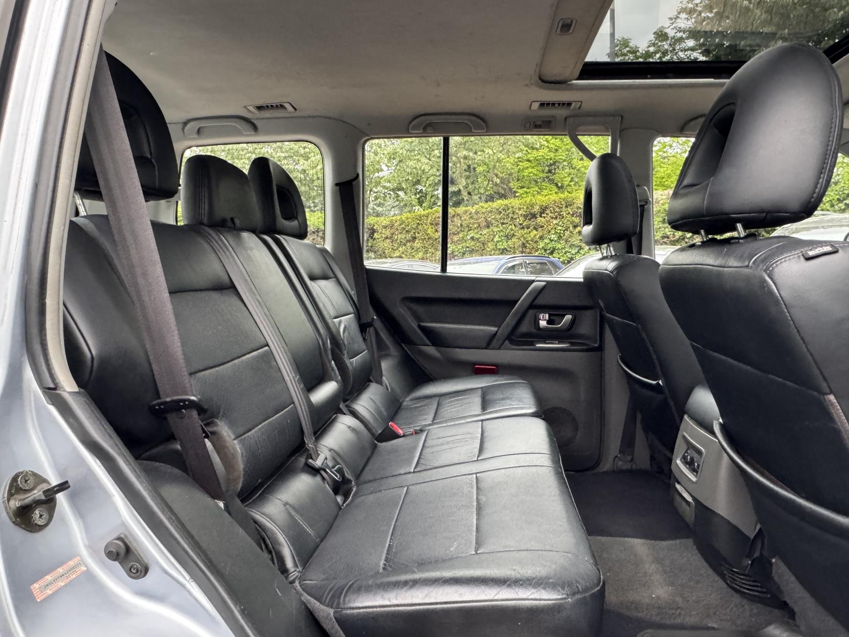 Mitsubishi Shogun 3.2 DI-D Elegance SUV 5dr Diesel Automatic (278 g/km, 158 bhp)