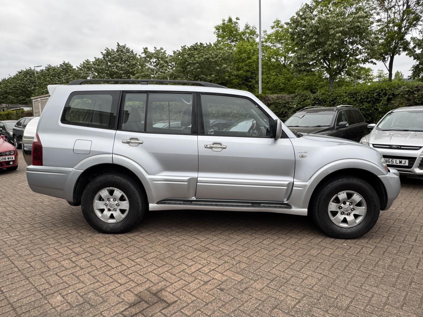 Mitsubishi Shogun 3.2 DI-D Elegance SUV 5dr Diesel Automatic (278 g/km, 158 bhp)