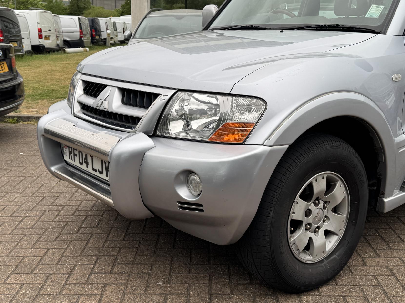 Mitsubishi Shogun 3.2 DI-D Elegance SUV 5dr Diesel Automatic (278 g/km, 158 bhp)