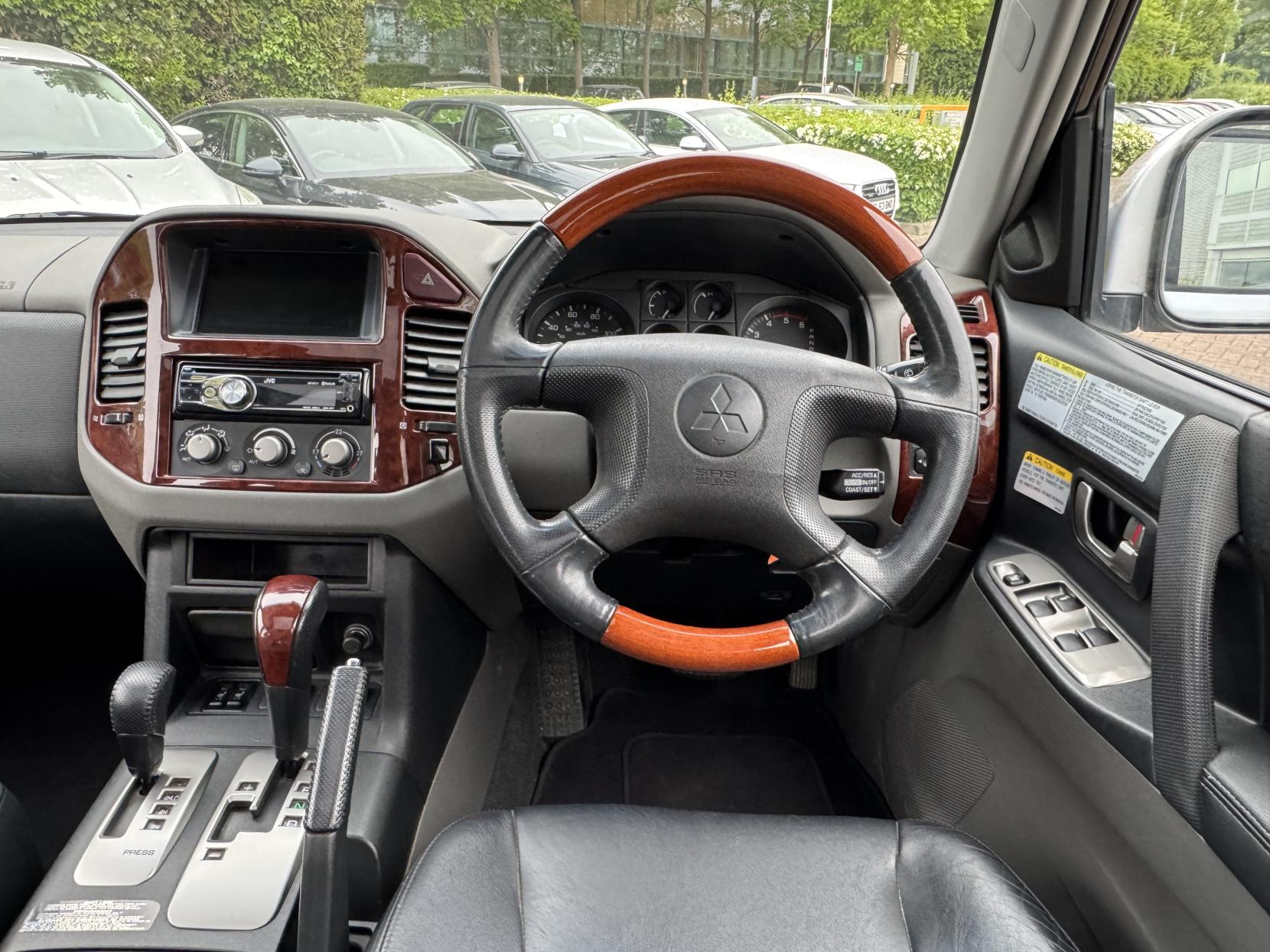Mitsubishi Shogun 3.2 DI-D Elegance SUV 5dr Diesel Automatic (278 g/km, 158 bhp)