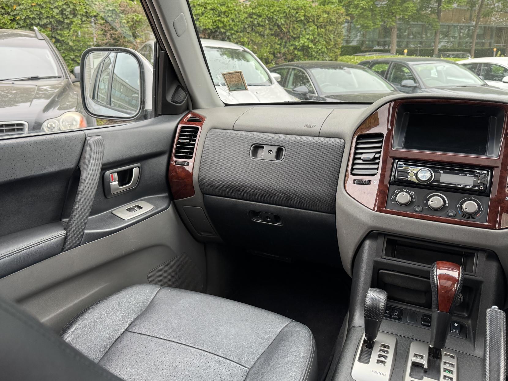 Mitsubishi Shogun 3.2 DI-D Elegance SUV 5dr Diesel Automatic (278 g/km, 158 bhp)