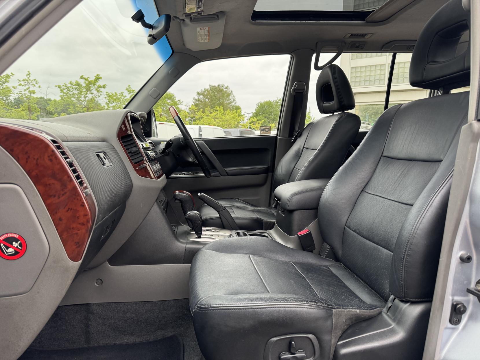 Mitsubishi Shogun 3.2 DI-D Elegance SUV 5dr Diesel Automatic (278 g/km, 158 bhp)