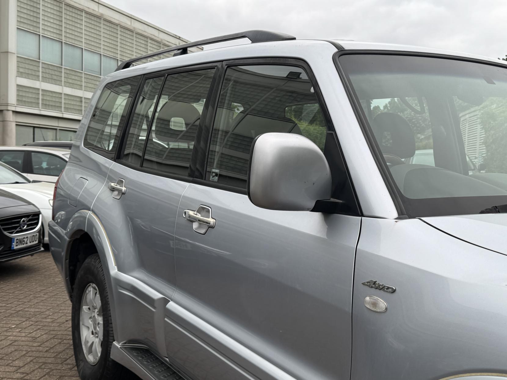 Mitsubishi Shogun 3.2 DI-D Elegance SUV 5dr Diesel Automatic (278 g/km, 158 bhp)