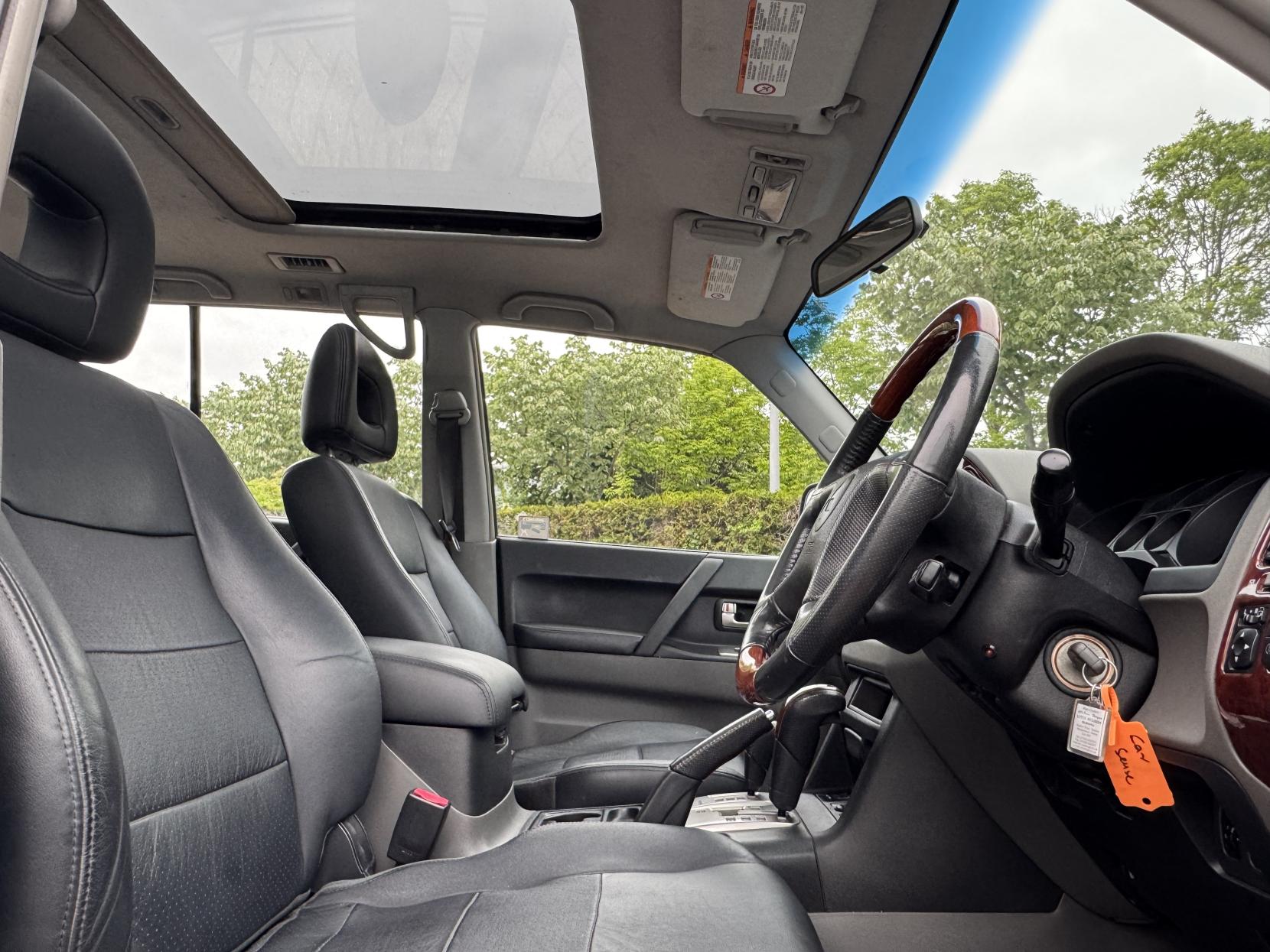 Mitsubishi Shogun 3.2 DI-D Elegance SUV 5dr Diesel Automatic (278 g/km, 158 bhp)