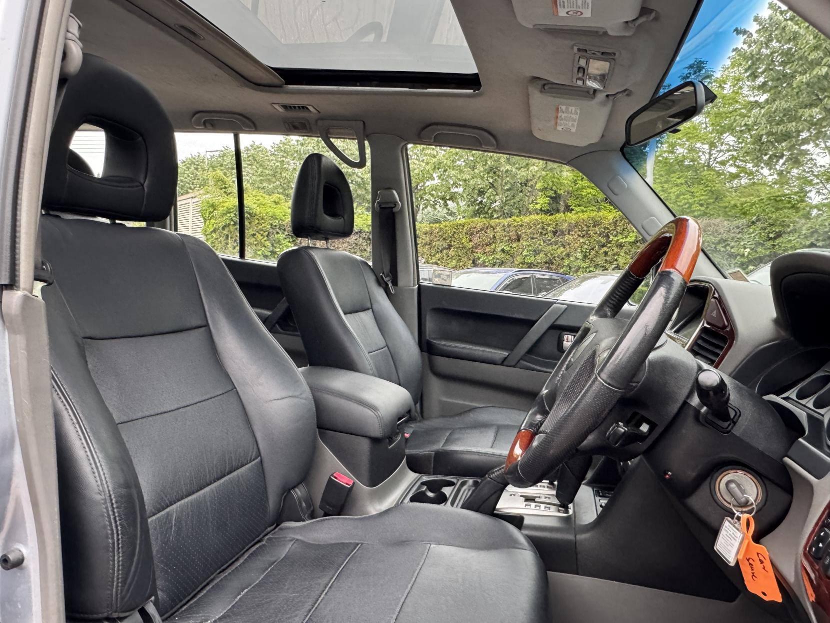 Mitsubishi Shogun 3.2 DI-D Elegance SUV 5dr Diesel Automatic (278 g/km, 158 bhp)