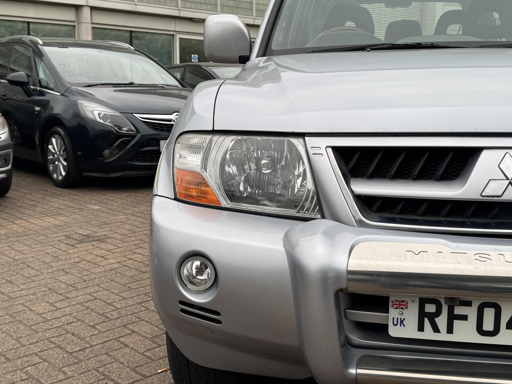 Mitsubishi Shogun 3.2 DI-D Elegance SUV 5dr Diesel Automatic (278 g/km, 158 bhp)