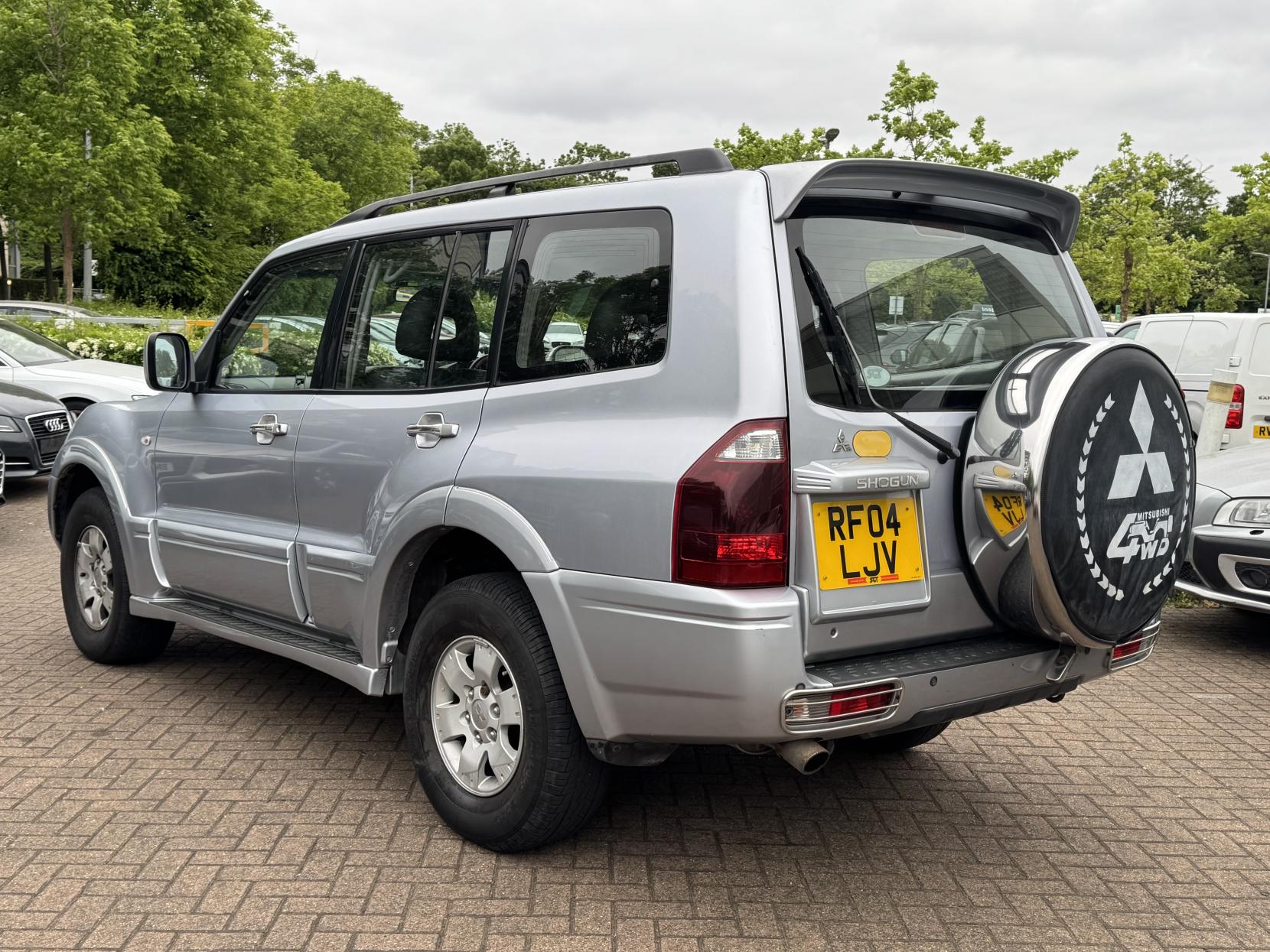Mitsubishi Shogun 3.2 DI-D Elegance SUV 5dr Diesel Automatic (278 g/km, 158 bhp)