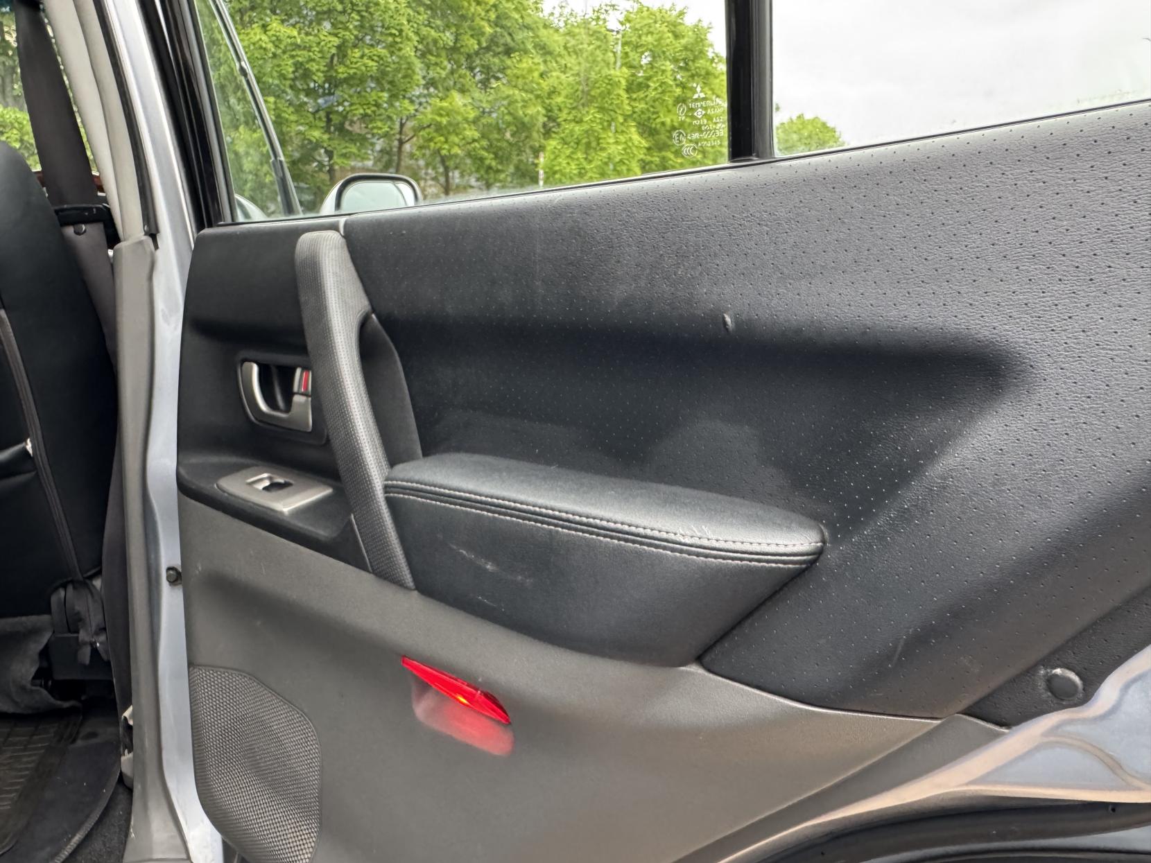 Mitsubishi Shogun 3.2 DI-D Elegance SUV 5dr Diesel Automatic (278 g/km, 158 bhp)