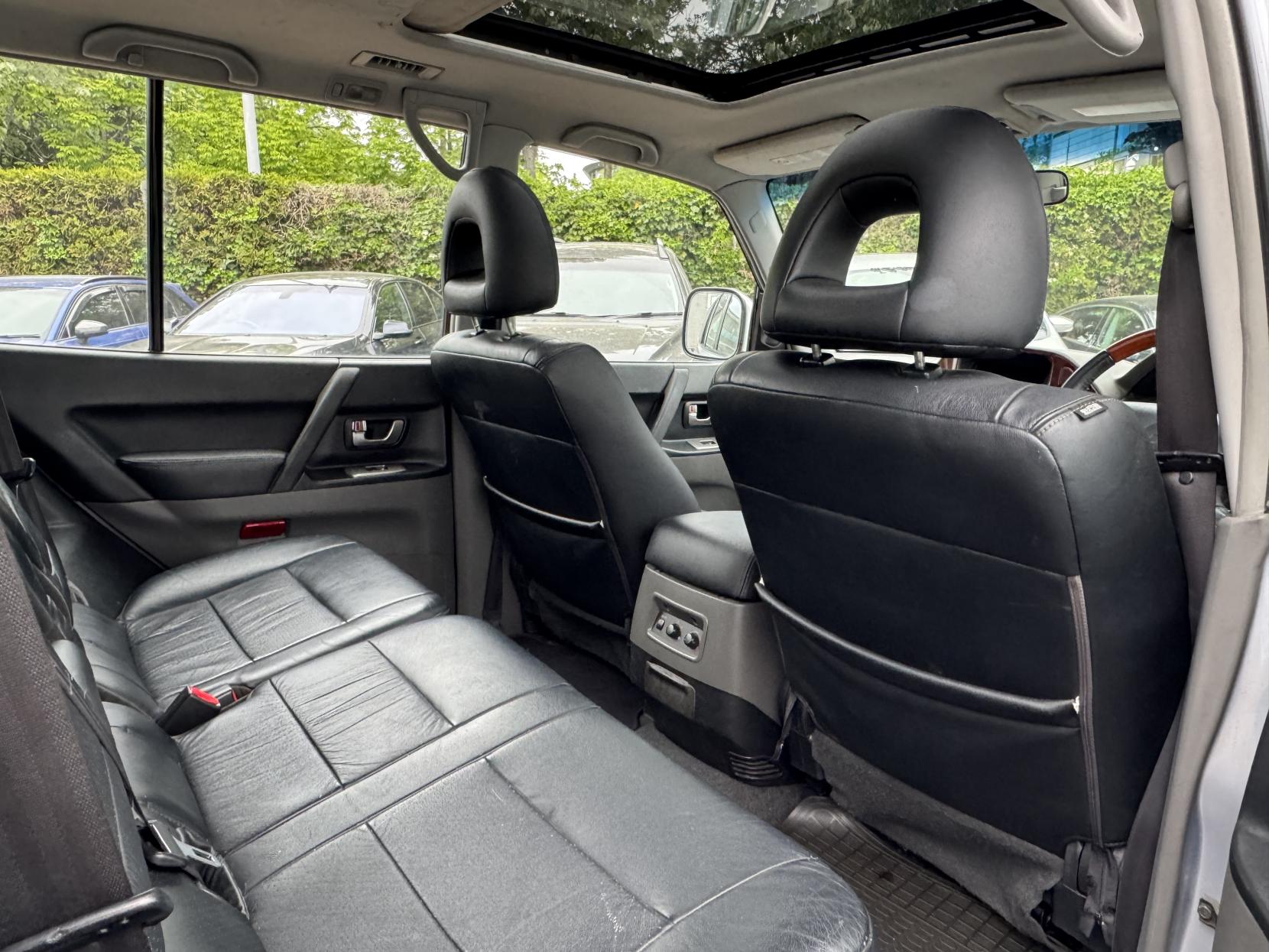 Mitsubishi Shogun 3.2 DI-D Elegance SUV 5dr Diesel Automatic (278 g/km, 158 bhp)