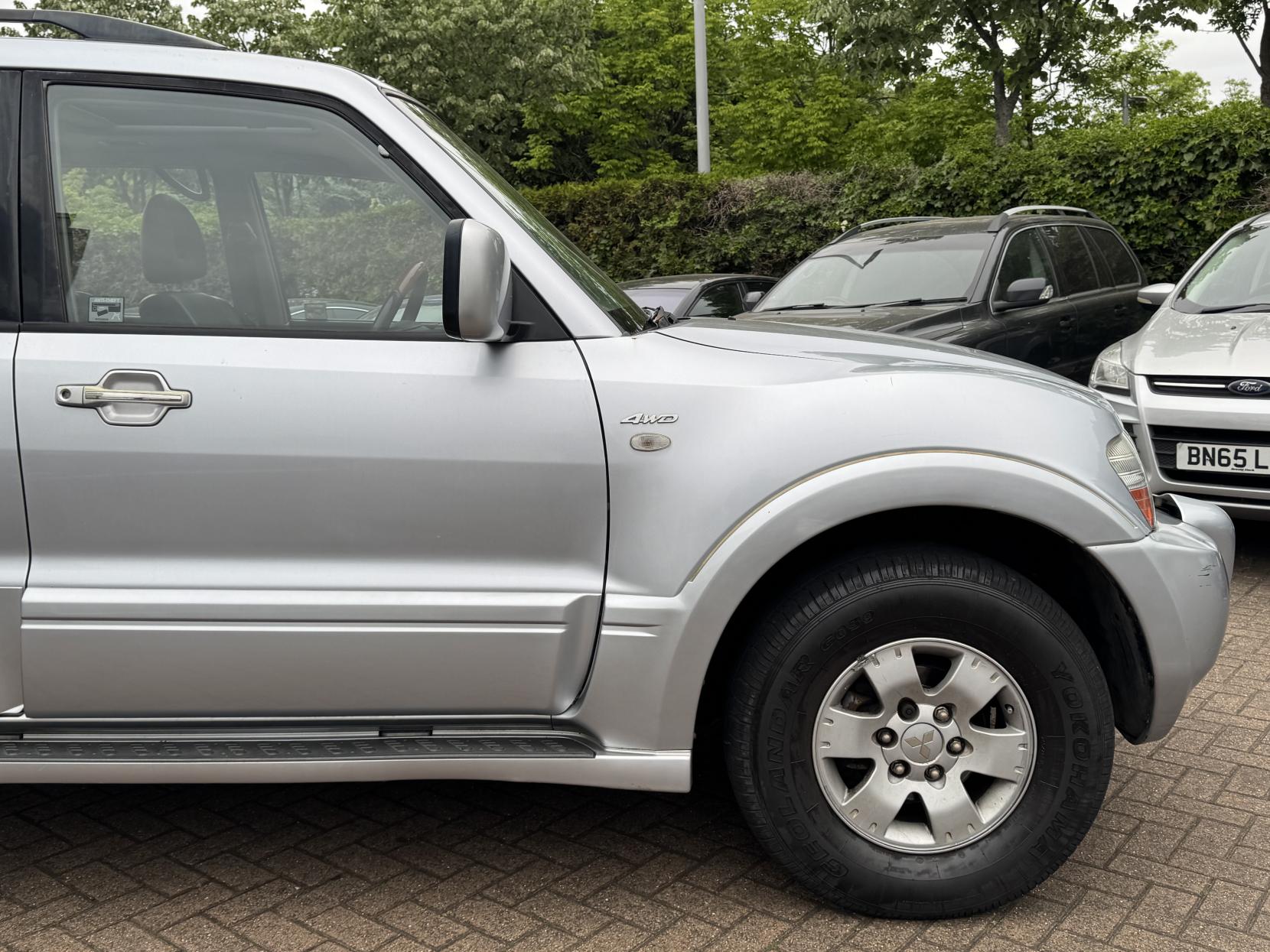 Mitsubishi Shogun 3.2 DI-D Elegance SUV 5dr Diesel Automatic (278 g/km, 158 bhp)