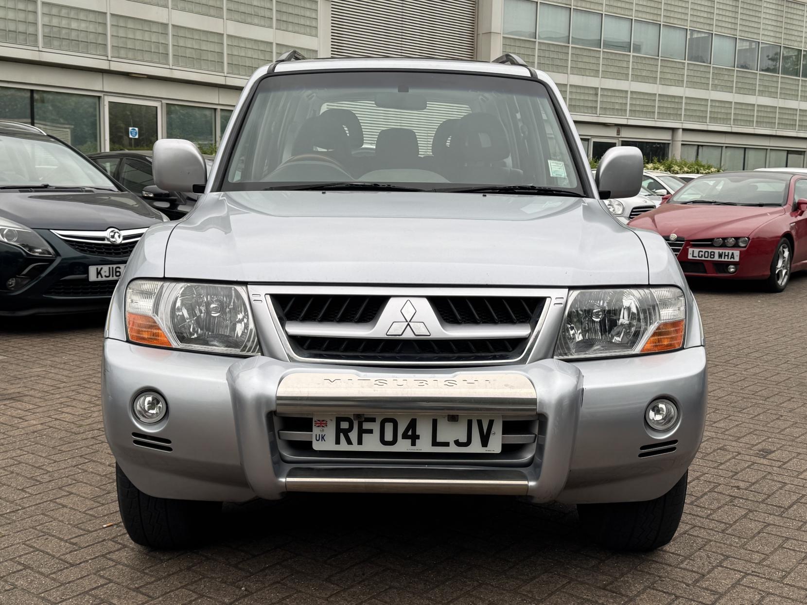 Mitsubishi Shogun 3.2 DI-D Elegance SUV 5dr Diesel Automatic (278 g/km, 158 bhp)